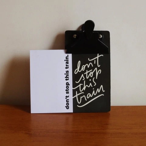 PRANCHETA COM BLOCO - DON'T STOP THIS TRAIN - comprar online