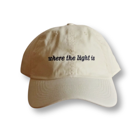 BONÉ - WHERE THE LIGHT IS OFF-WHITE - comprar online