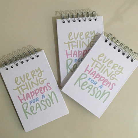 BLOQUINHO EVERYTHING HAPPENS FOR A REASON - comprar online